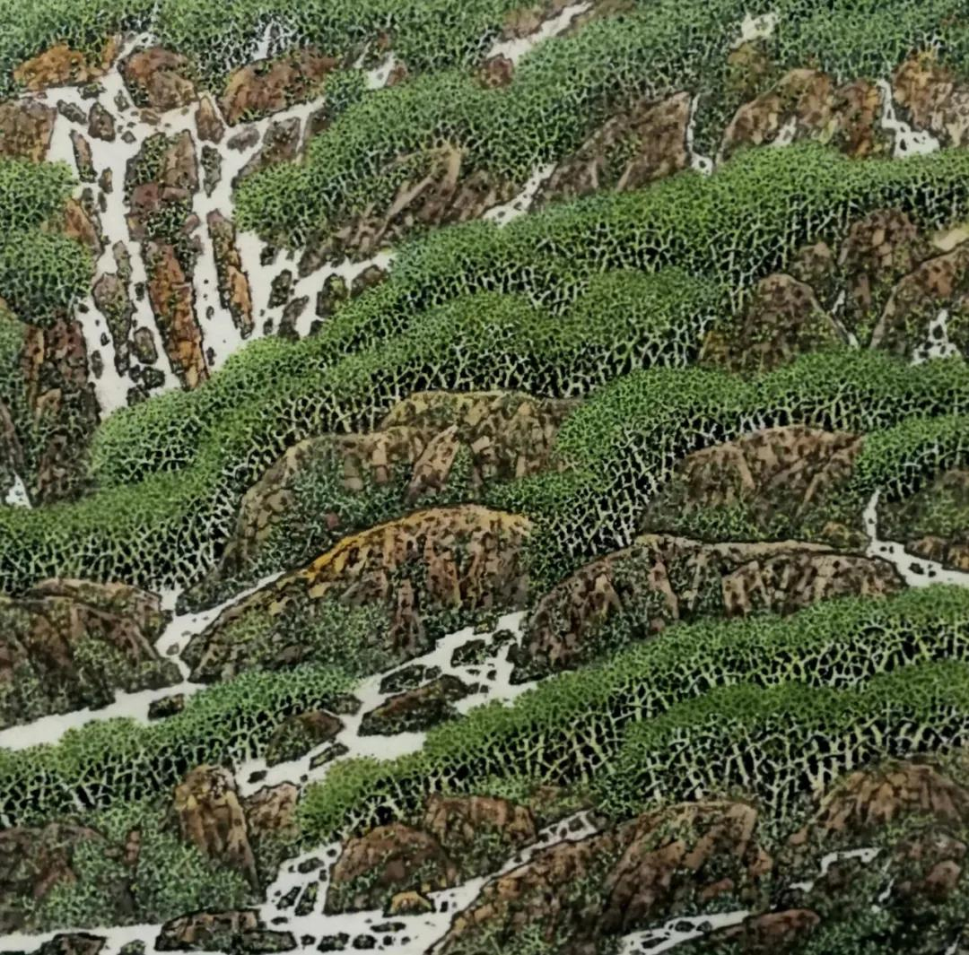 水墨山水画:崇山峻岭间飞瀑直下,云雾缭绕